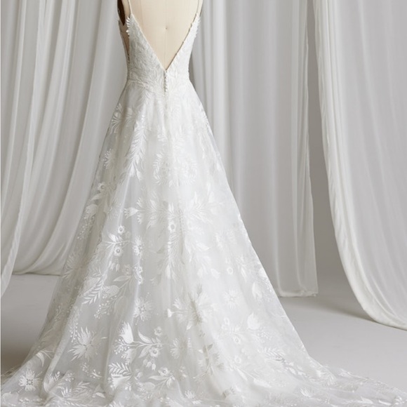 Brand new size 20 “Keisha” Wedding gown by Maggie Sottero. - Picture 4 of 4